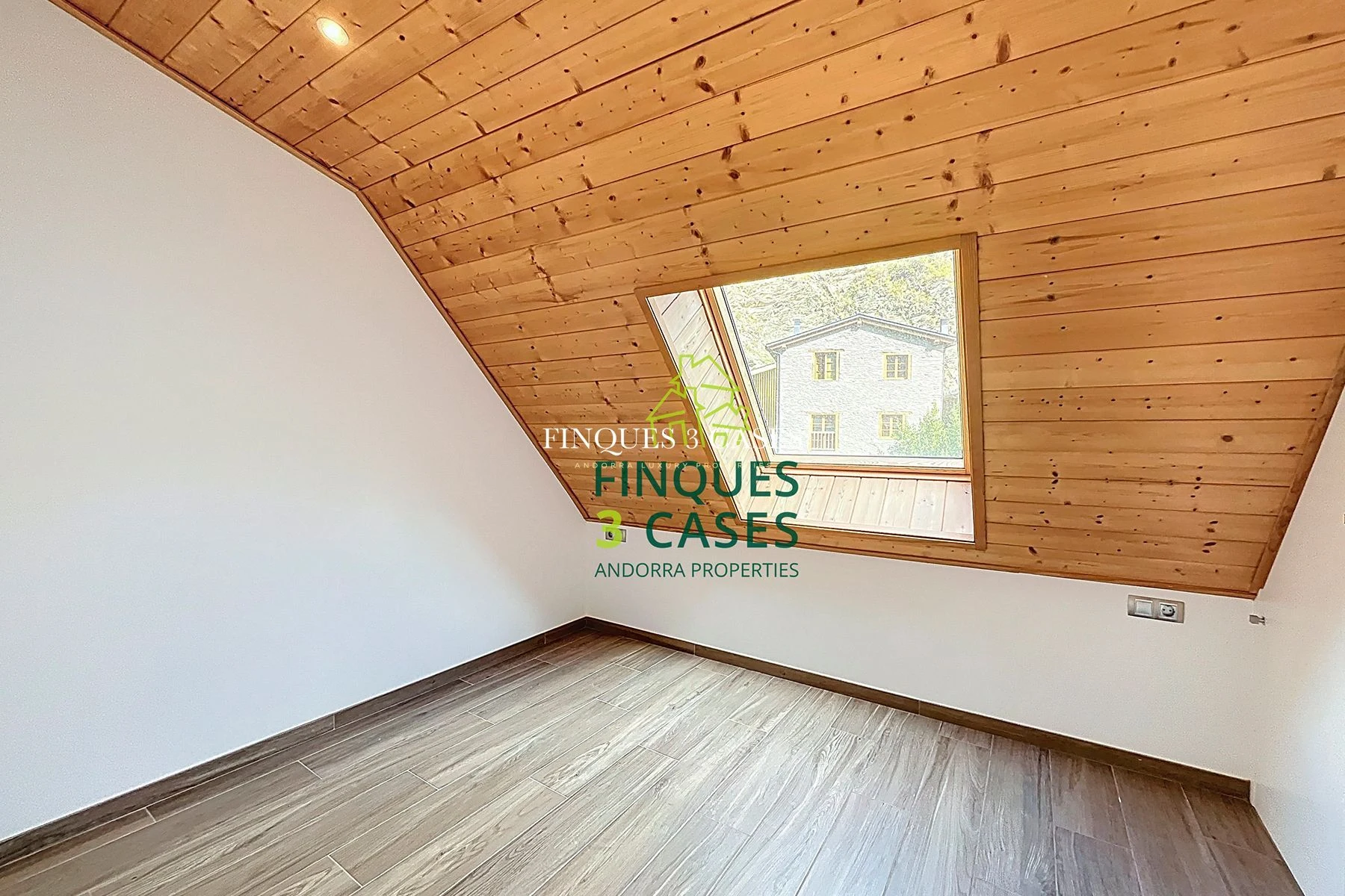 Dúplex con altillo recientemente reformado para comprar en el Centro de La Massana 23