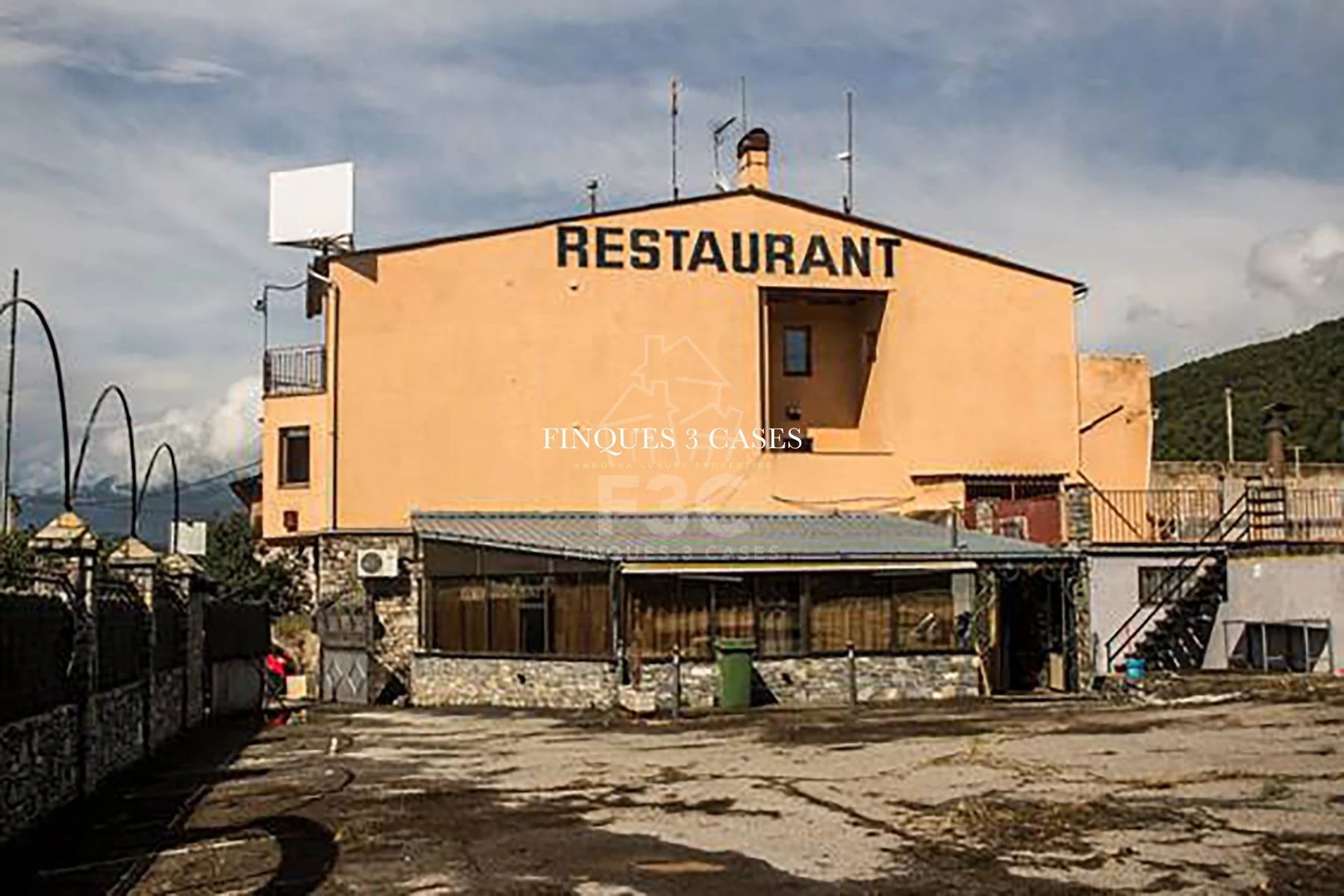 Edifici per comprar al Pla de Sant Tirs