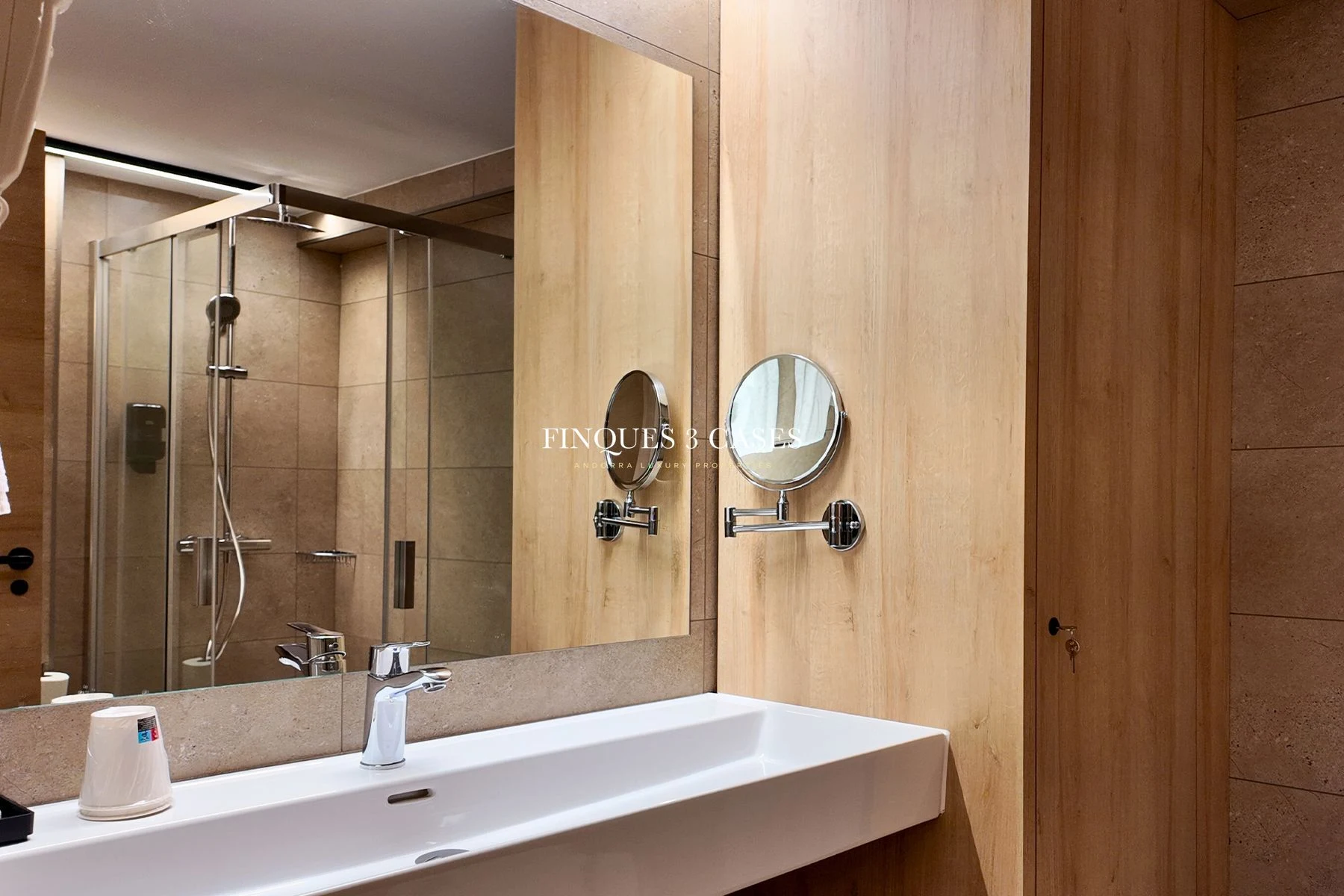 Hôtel exclusif entièrement rénové à vendre à Pas de la Casa 12