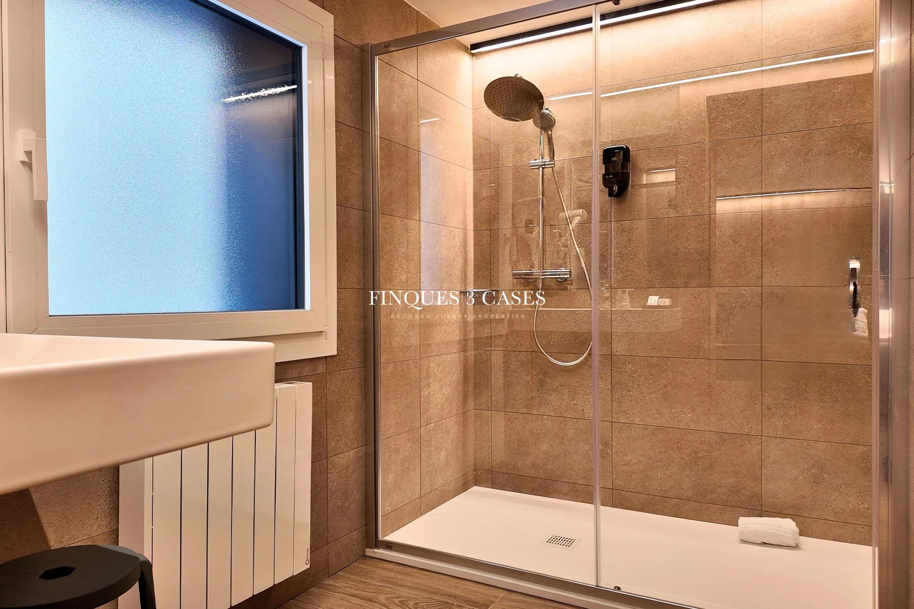 Hôtel exclusif entièrement rénové à vendre à Pas de la Casa 17