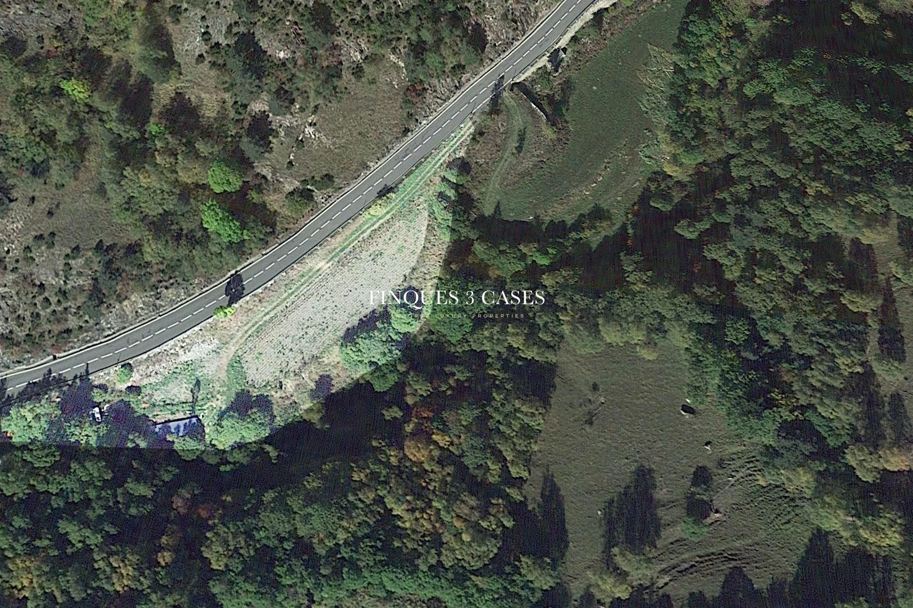 Terreno a pie de carretera para comprar en Pal 5