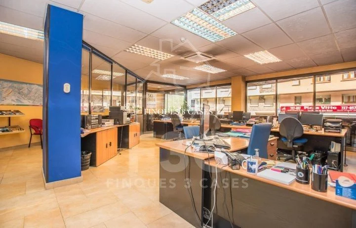 Strategic location for sale in Encamp 4