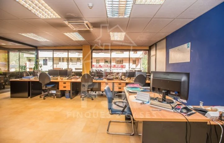 Strategic location for sale in Encamp 5