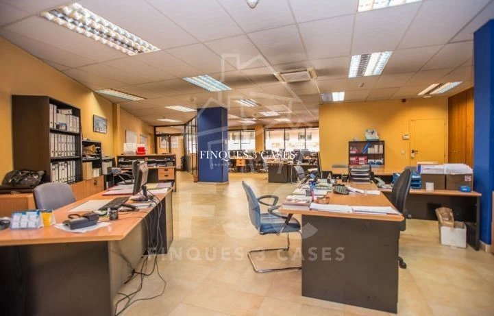 Strategic location for sale in Encamp 10