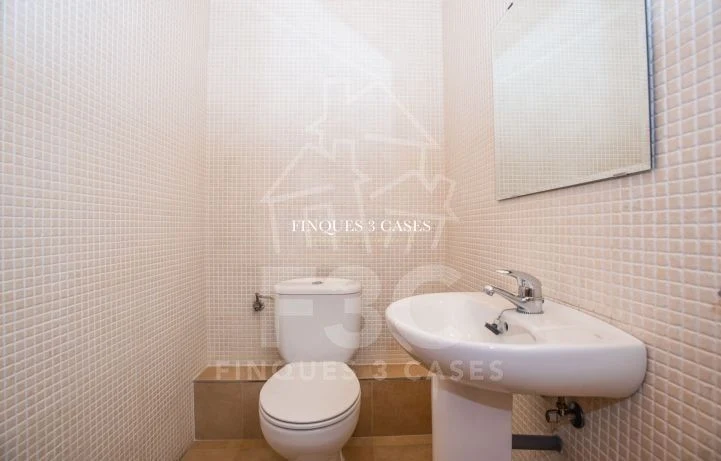 Strategic location for sale in Encamp 13