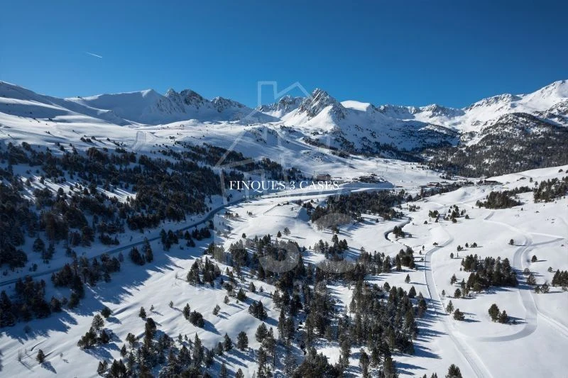 Strategic location for sale in Encamp 19