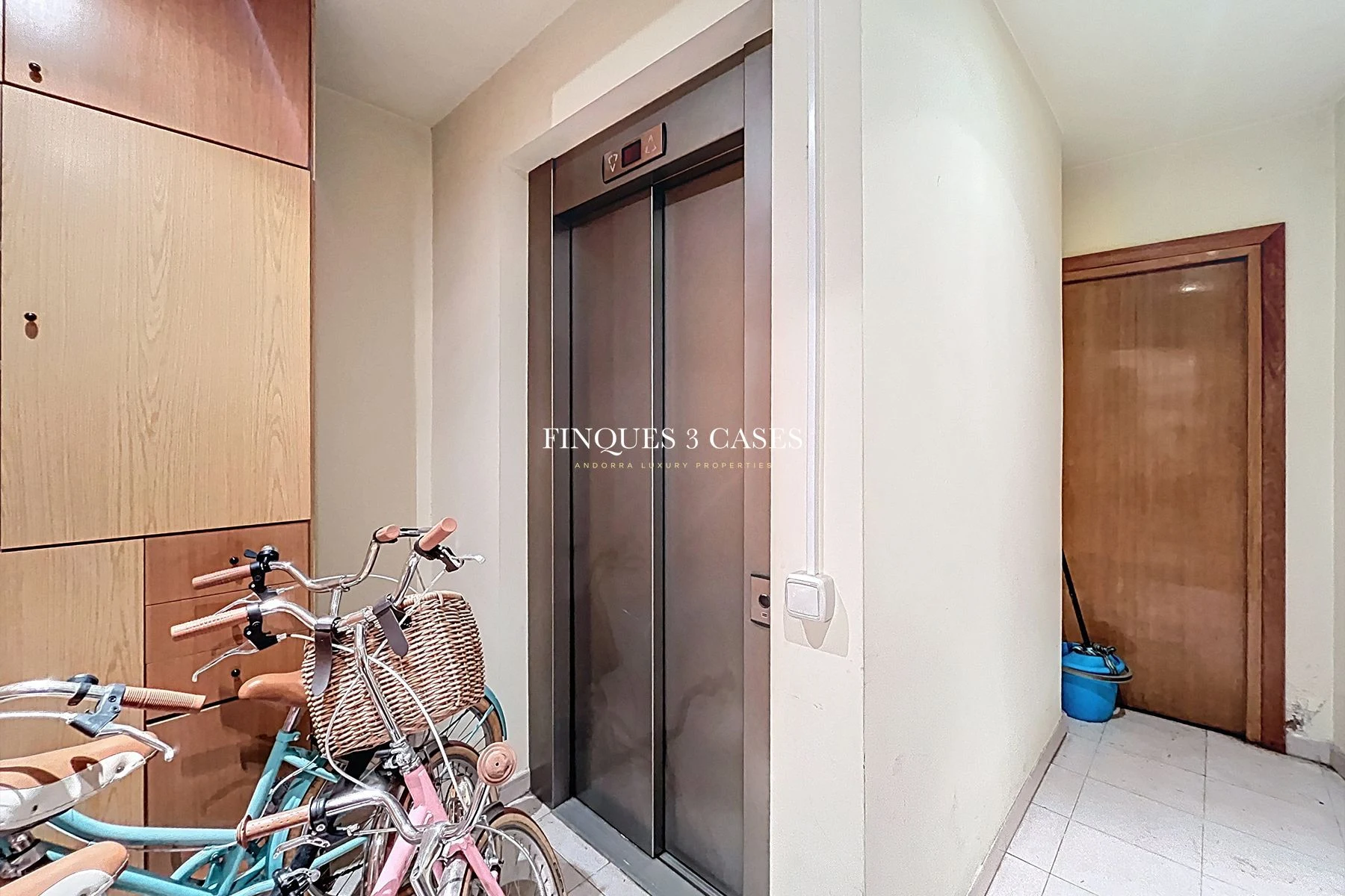 Edificio singular en venta en el centro de Sant Julià de Lòria 5