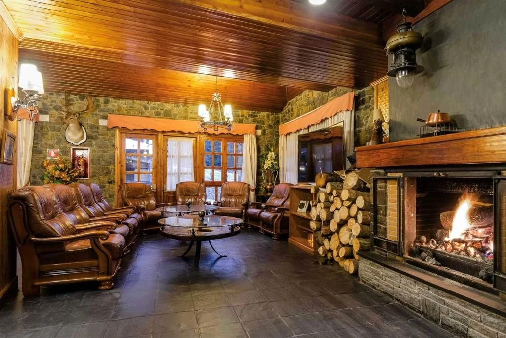 Hotel per comprar a Os de Civis