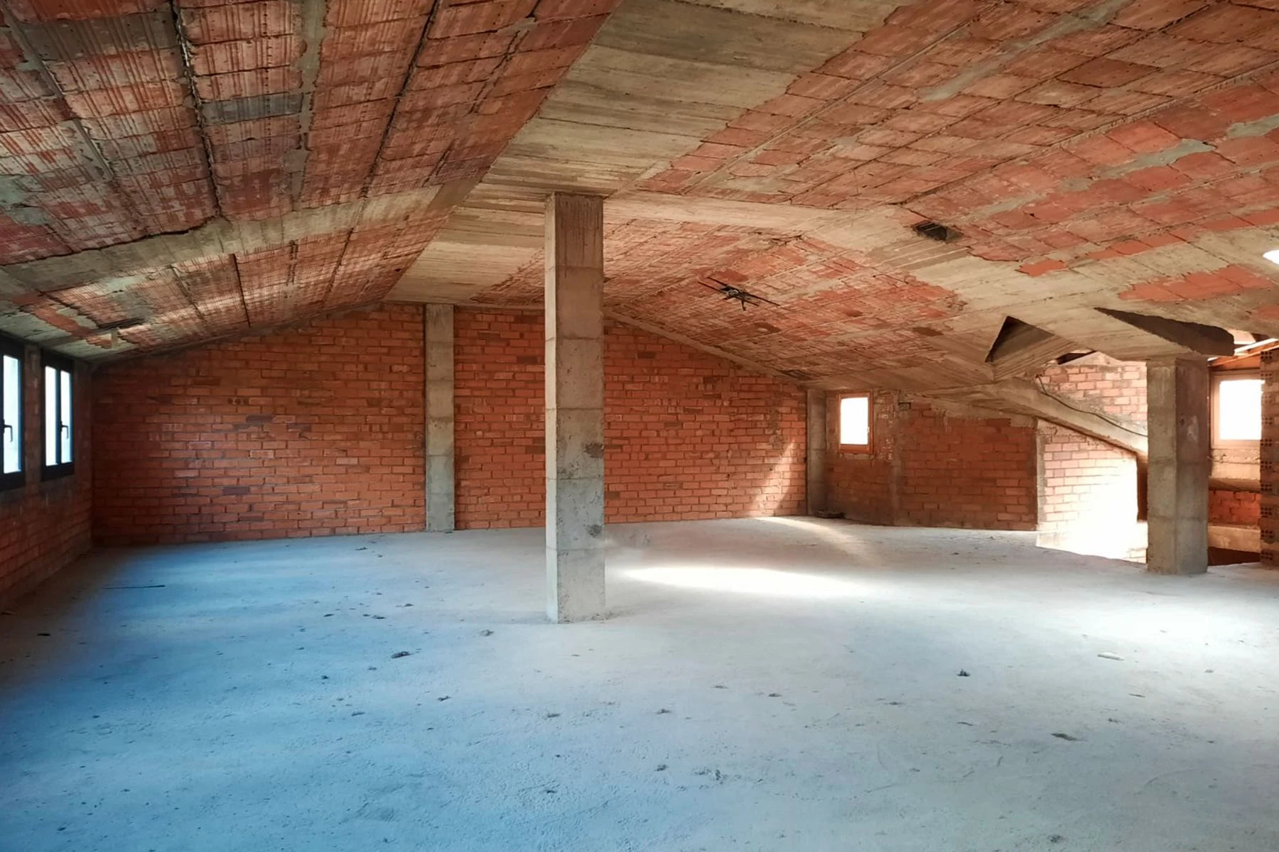 Doble planta per a llogar com a despatx professional a Escaldes