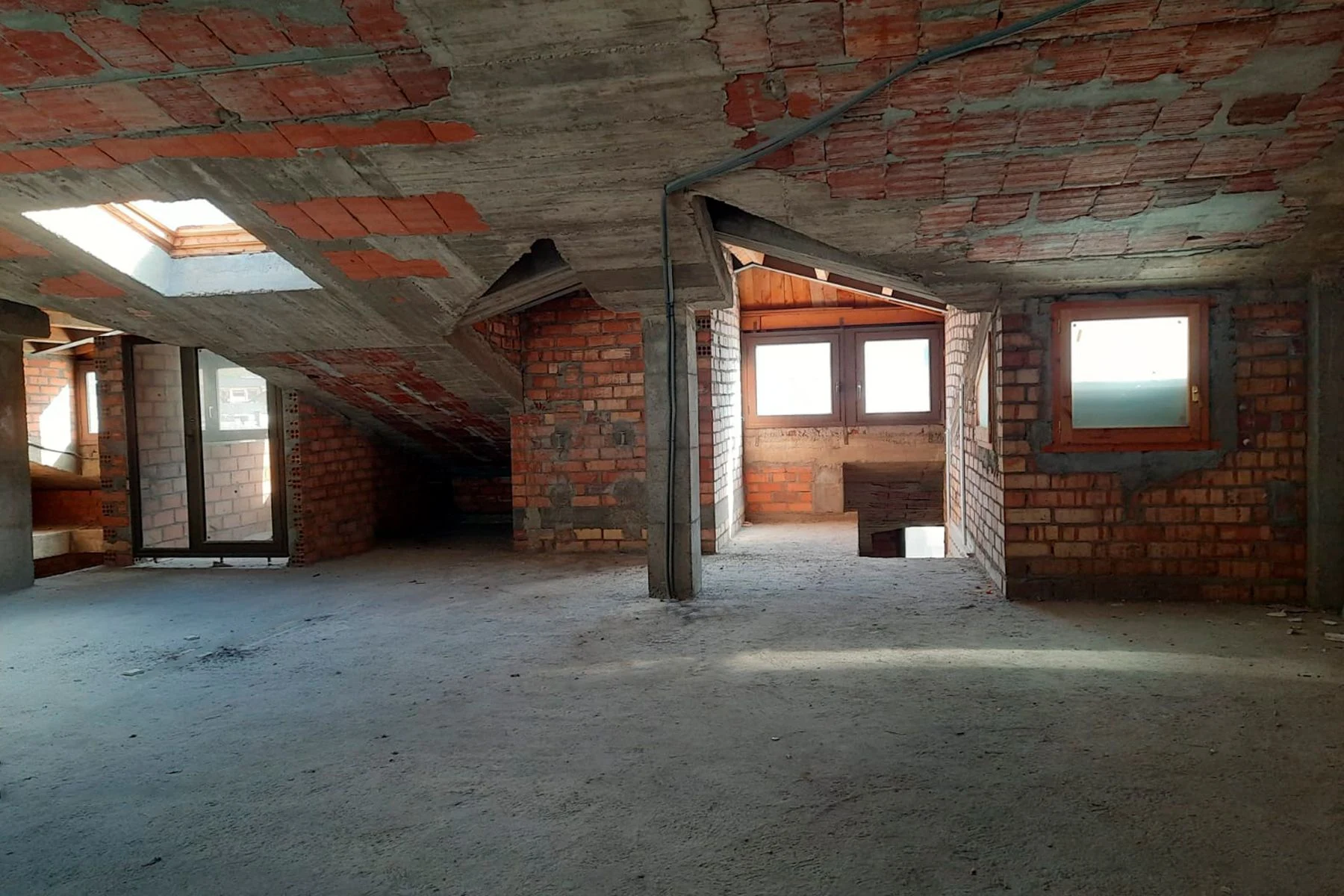 Doble planta per a llogar com a despatx professional a Escaldes