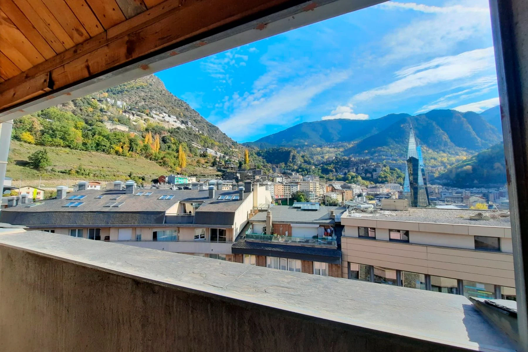 Doble planta per a llogar com a despatx professional a Escaldes