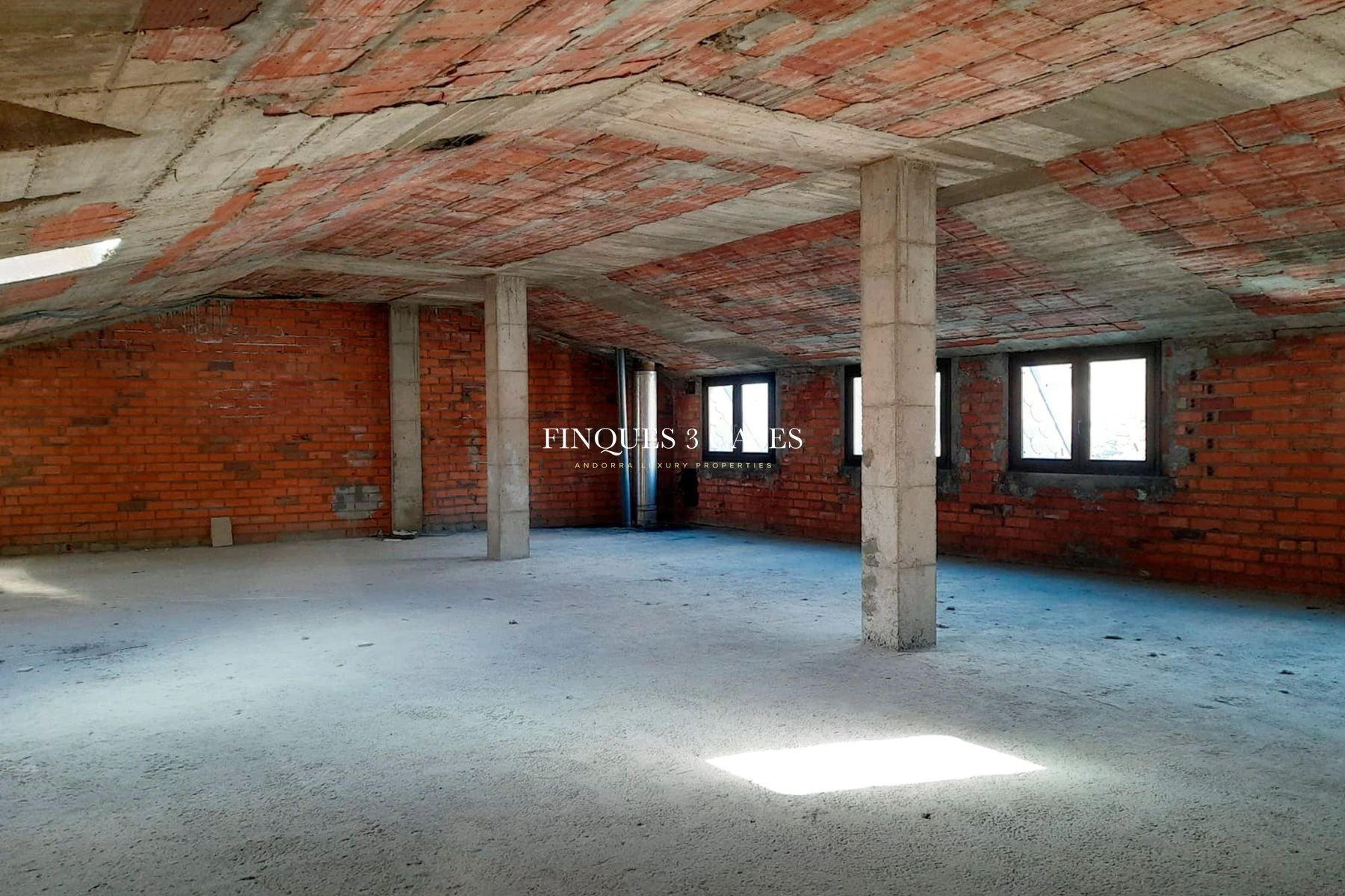 Double floor to rent as a professional office in Escaldes 2