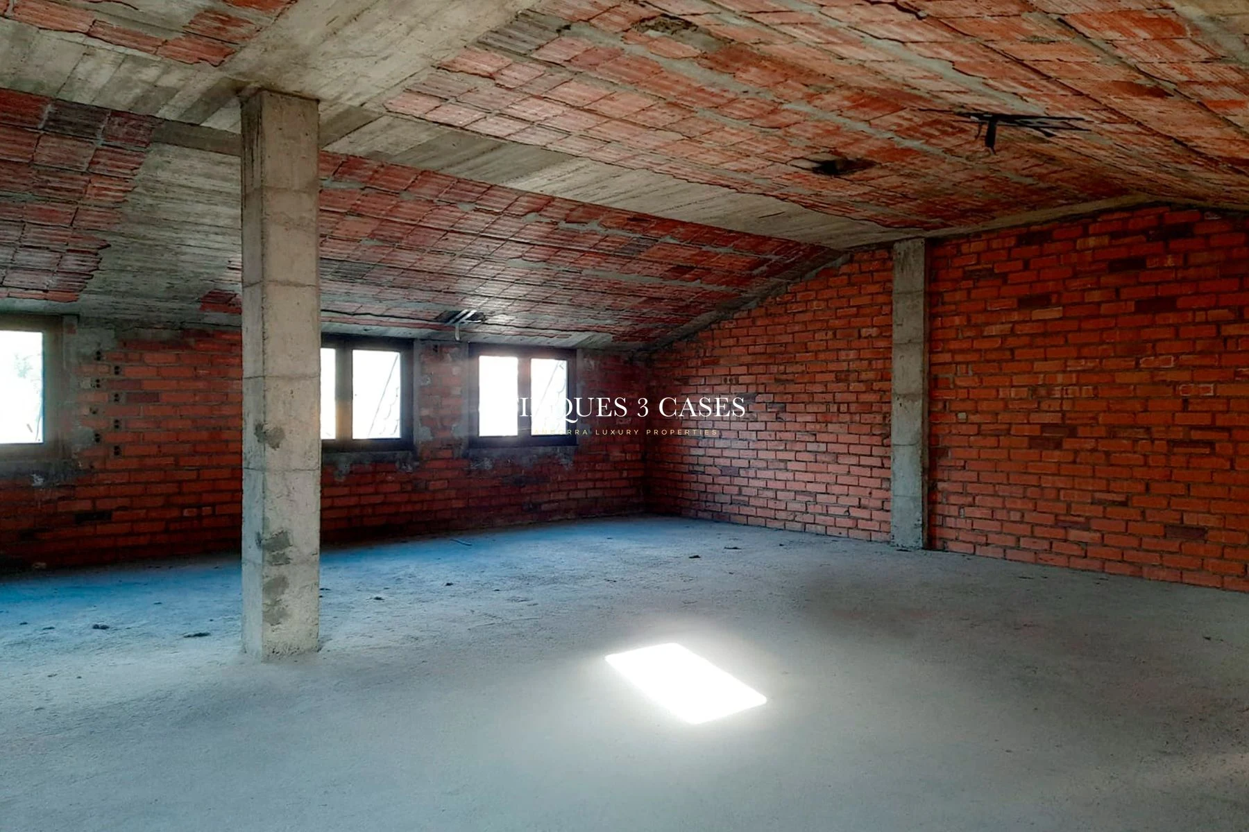 Double floor to rent as a professional office in Escaldes 3