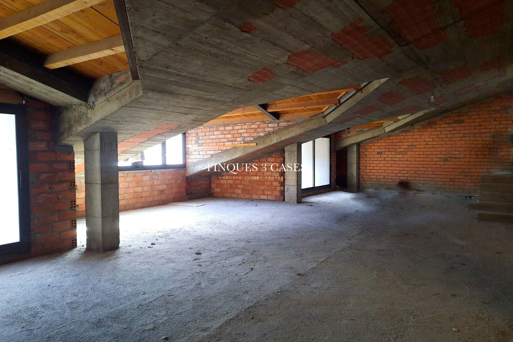 Double floor to rent as a professional office in Escaldes 5