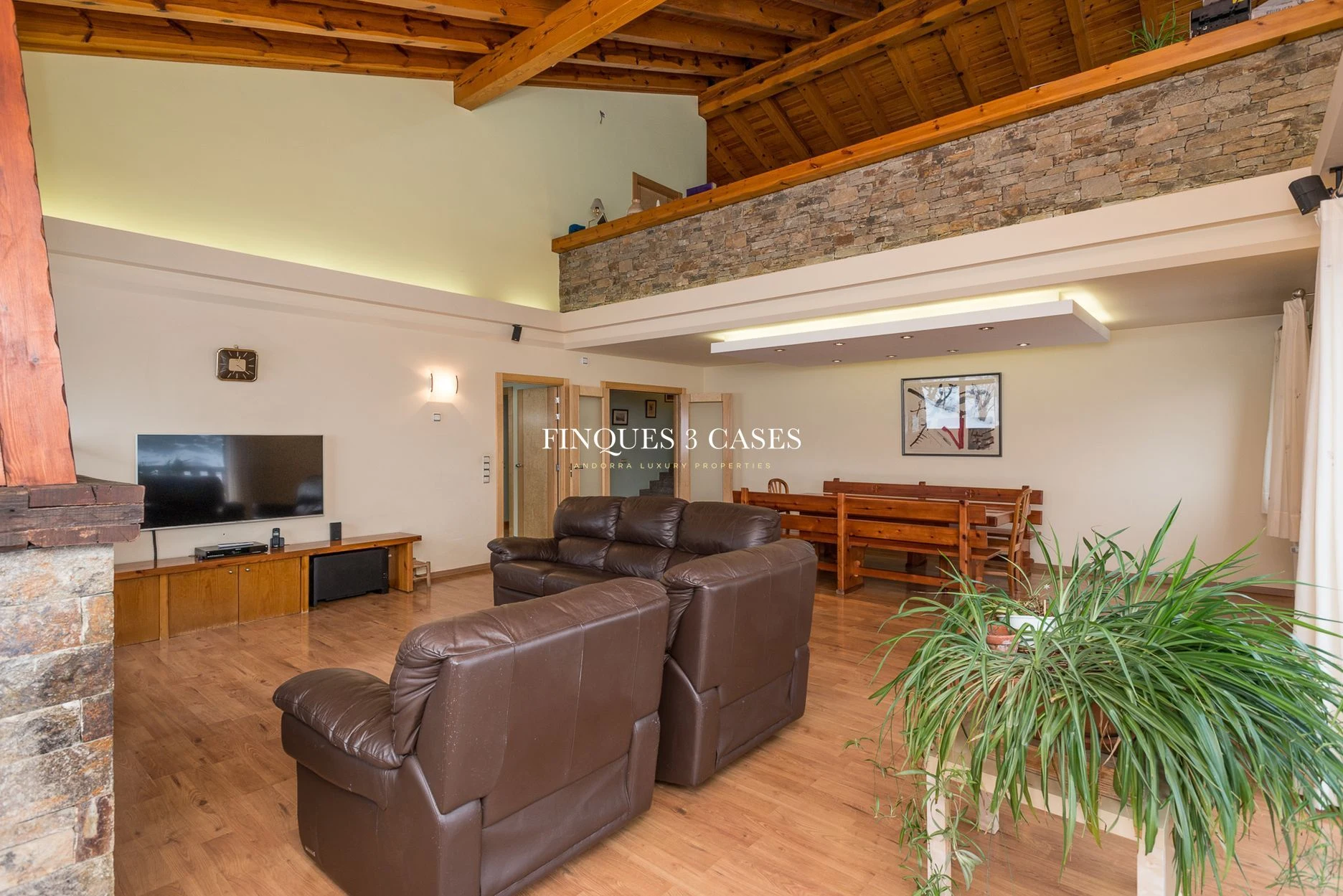 Exclusivo chalet para comprar ubicado en una zona privilegiada de Pal 5