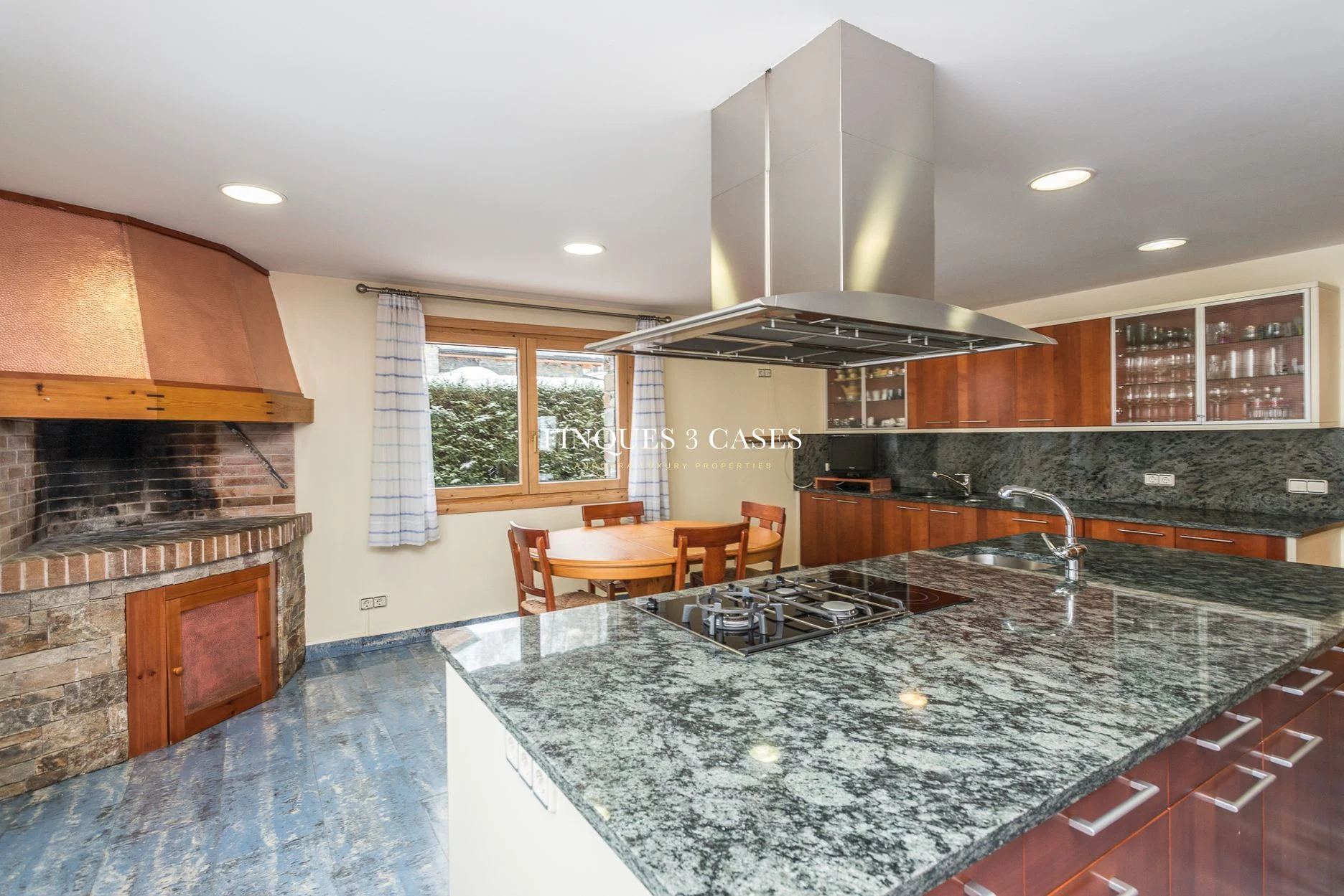 Exclusivo chalet para comprar ubicado en una zona privilegiada de Pal 7