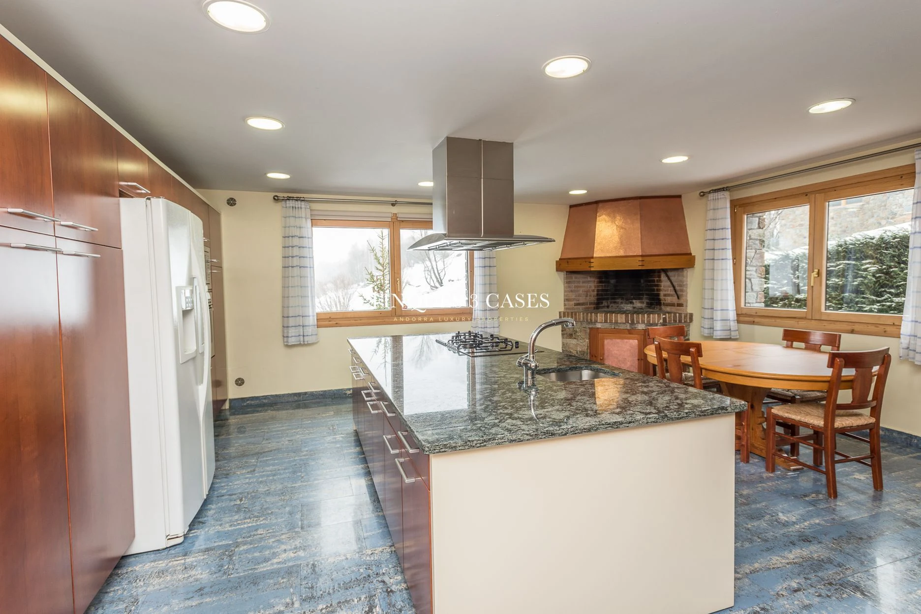 Exclusivo chalet para comprar ubicado en una zona privilegiada de Pal 8