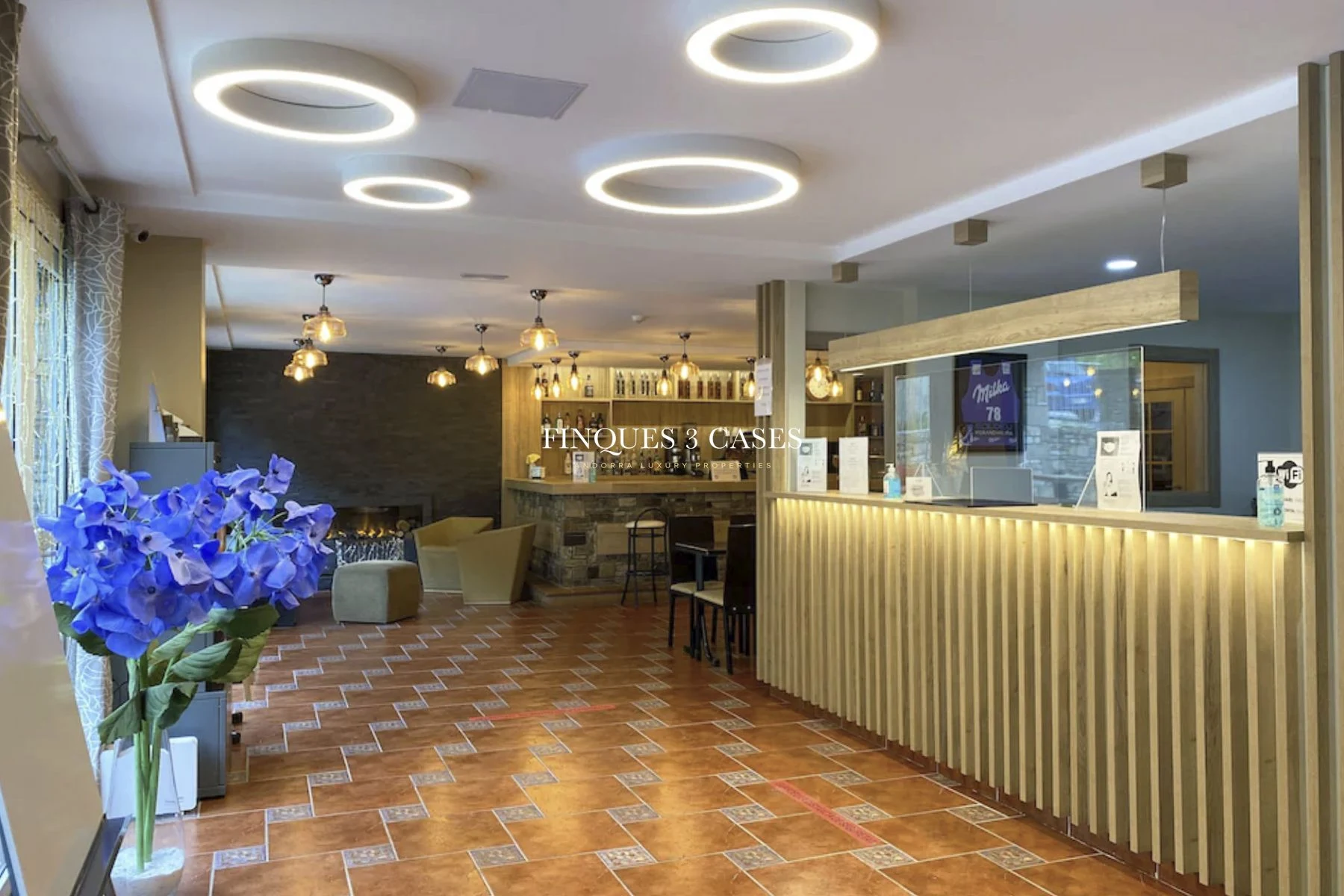 Edifici-Hotel per comprar amb registre de comerç a Incles