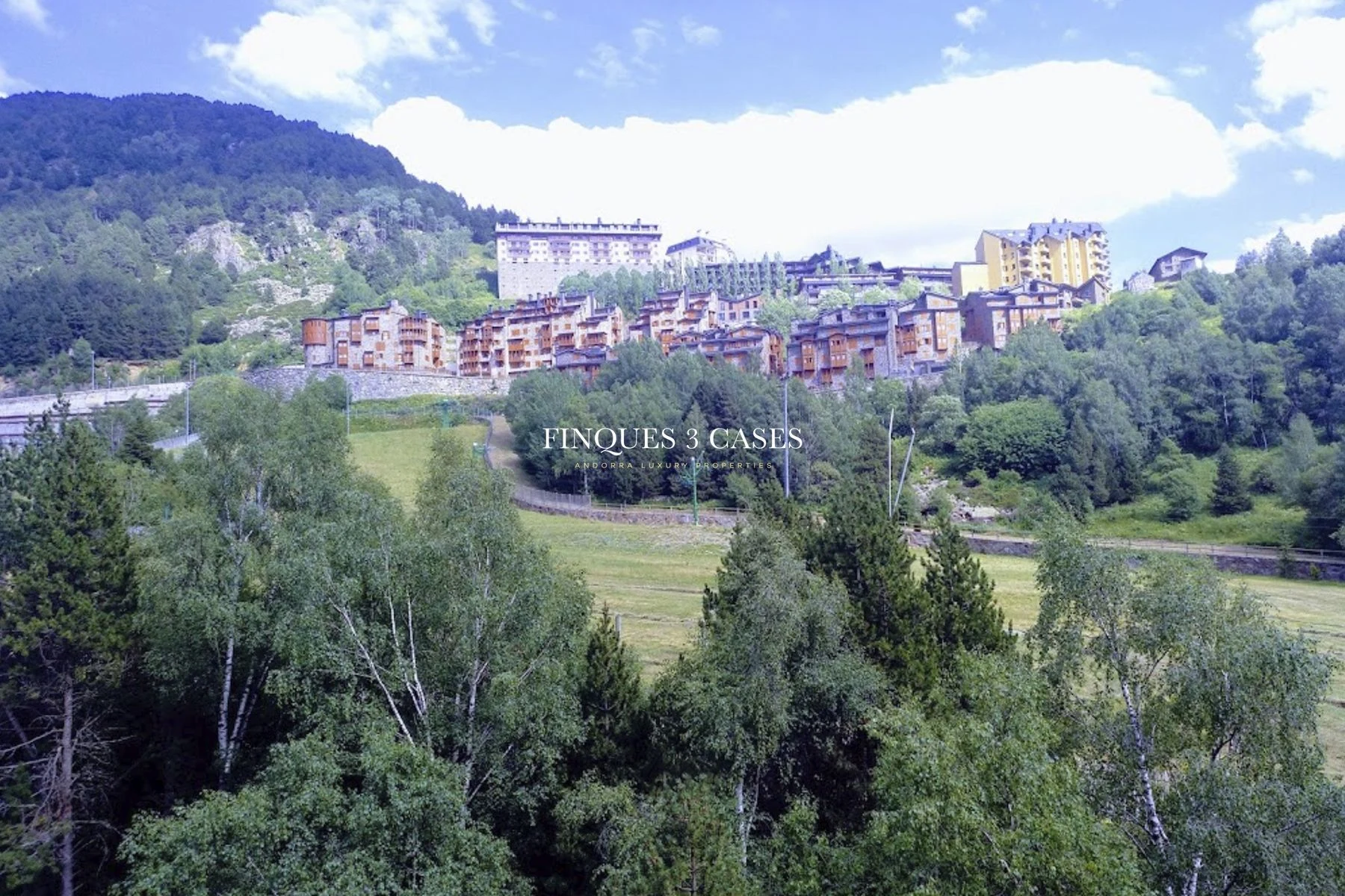 Edificio-Hotel para comprar con registro de comercio en Incles 22