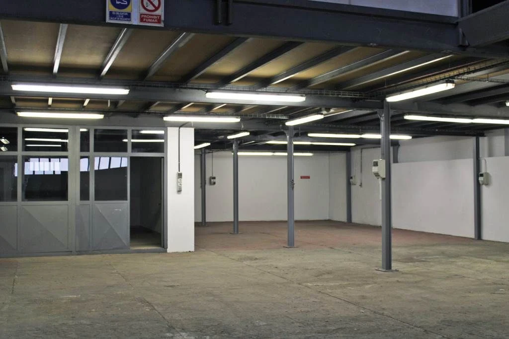 Nau amb parcel.la per comprar a Andorra la Vella