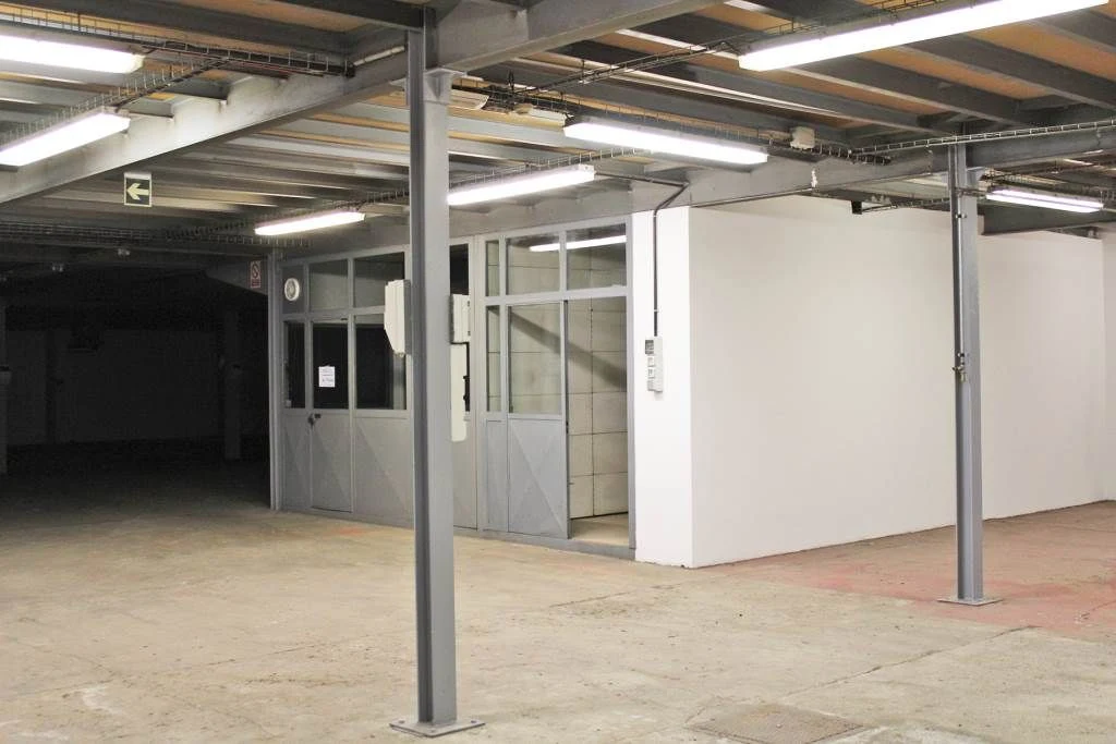 Nau amb parcel.la per comprar a Andorra la Vella