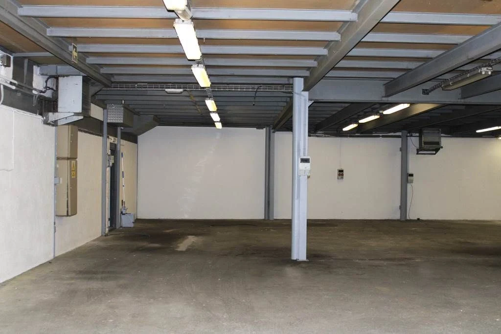 Nau amb parcel.la per comprar a Andorra la Vella