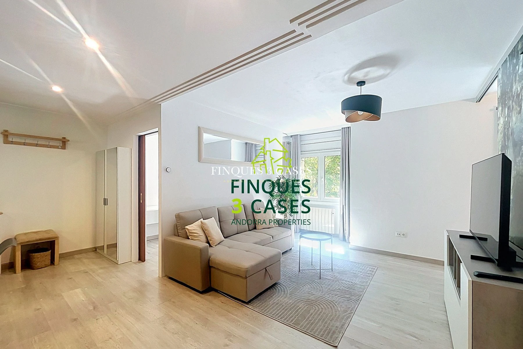 Piso reformado en venta en Arinsal - ¡Ideal para inversores! 3