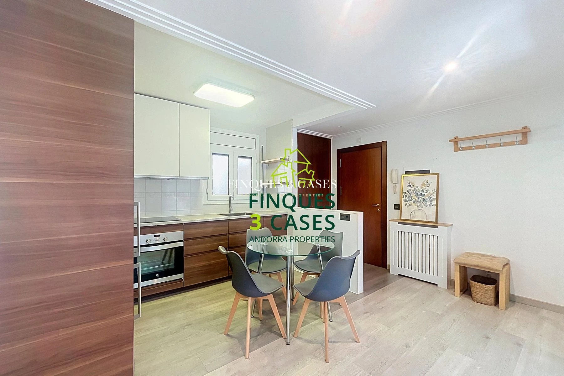 Piso reformado en venta en Arinsal - ¡Ideal para inversores! 9