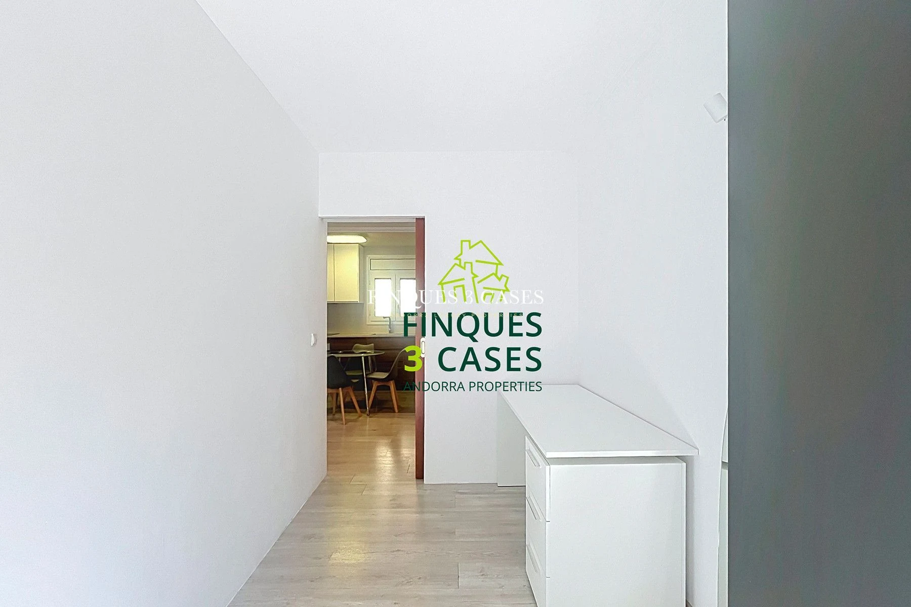 Piso reformado en venta en Arinsal - ¡Ideal para inversores! 24