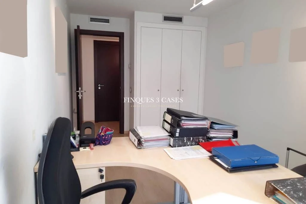 Bureau central à louer à Andorre-la-Vieille 8
