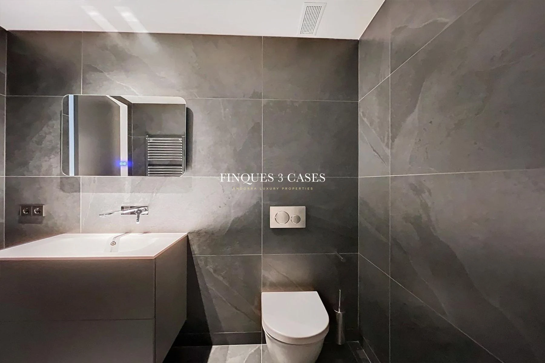 Exclusivo piso para comprar en el centro de Andorra la Vella 25