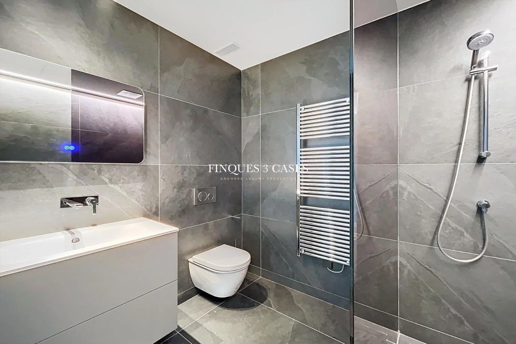 Exclusivo piso para comprar en el centro de Andorra la Vella 30