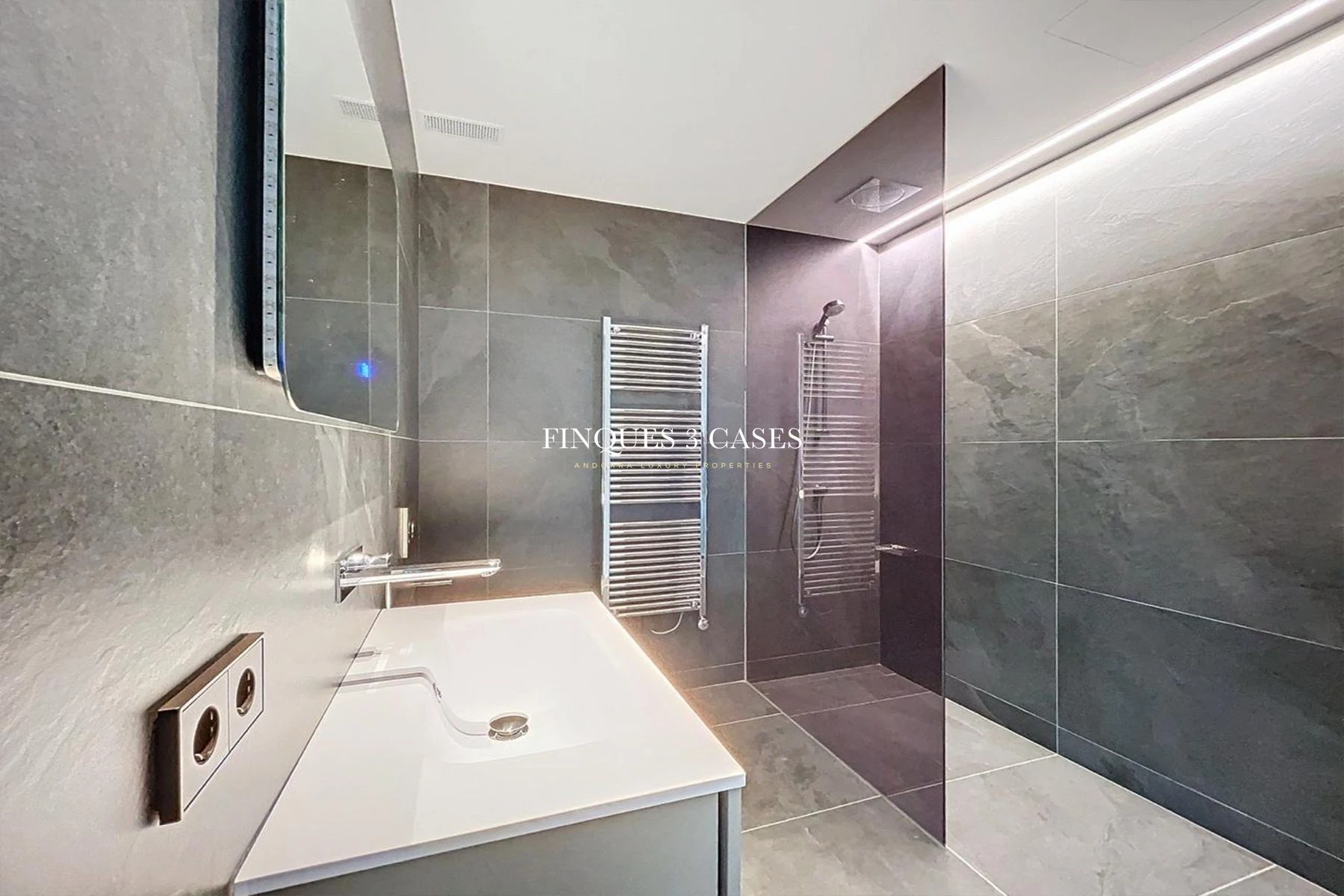 Exclusivo piso para comprar en el centro de Andorra la Vella 31