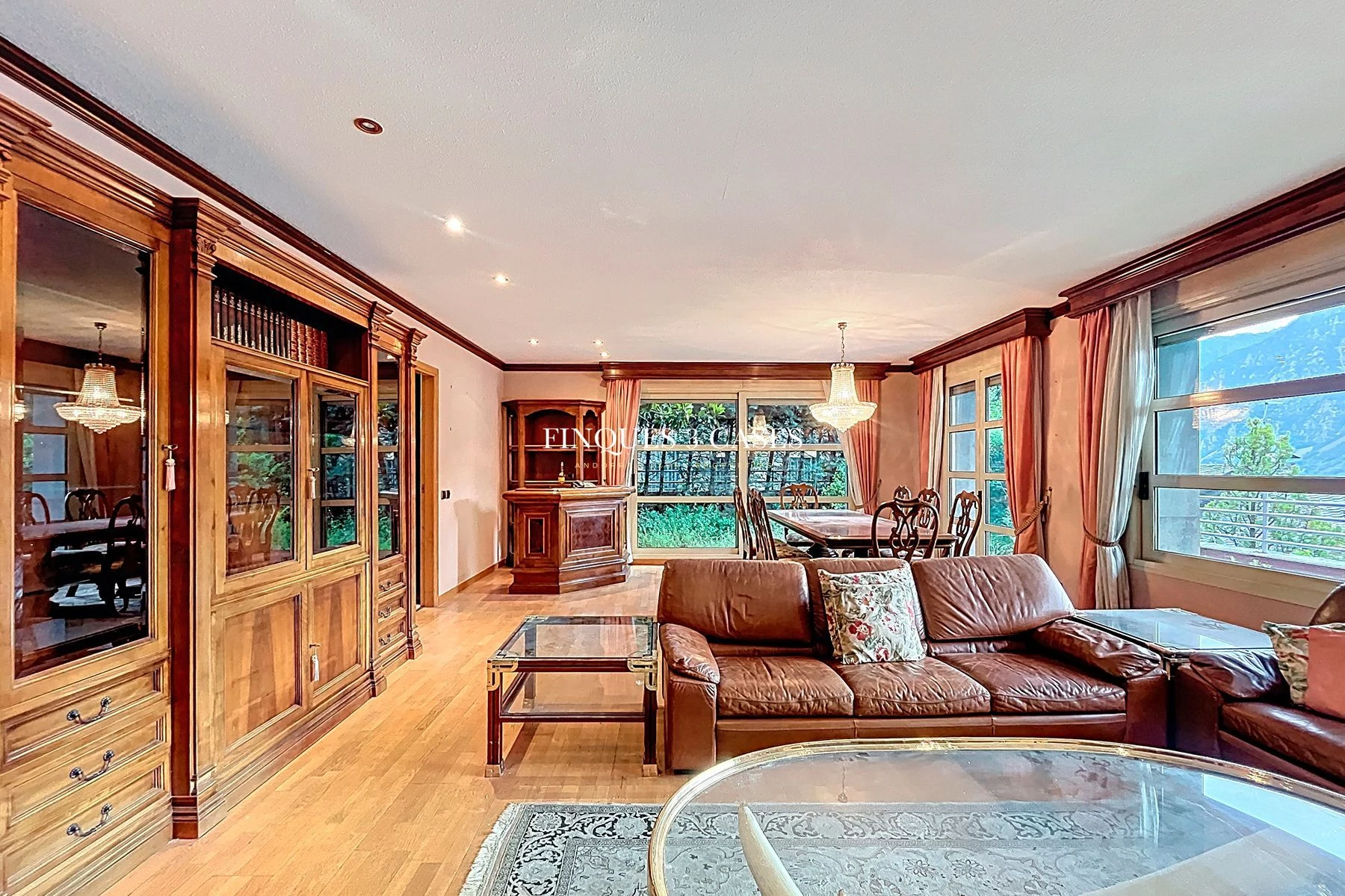 Large and Exclusive Chalet for Sale in Escaldes 6