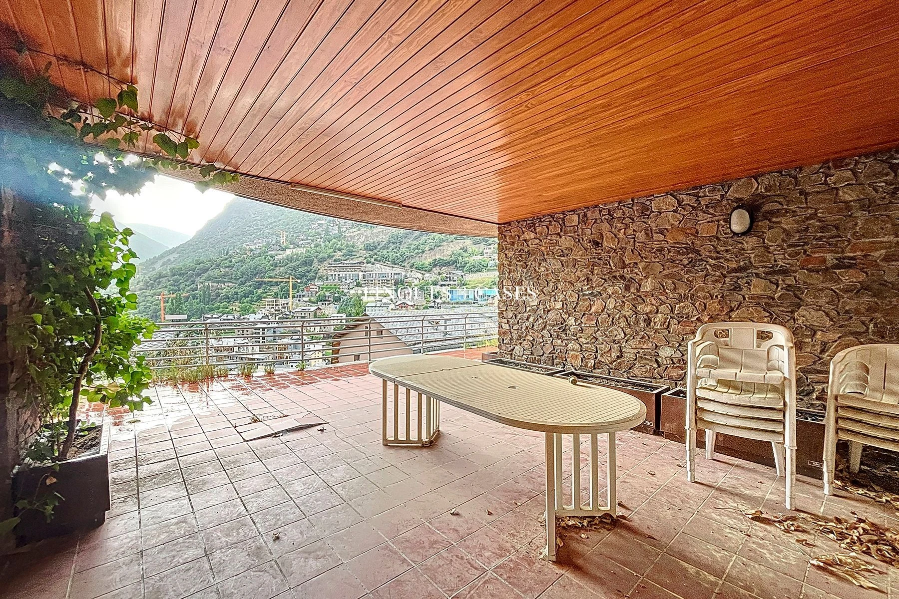 Large and Exclusive Chalet for Sale in Escaldes 14