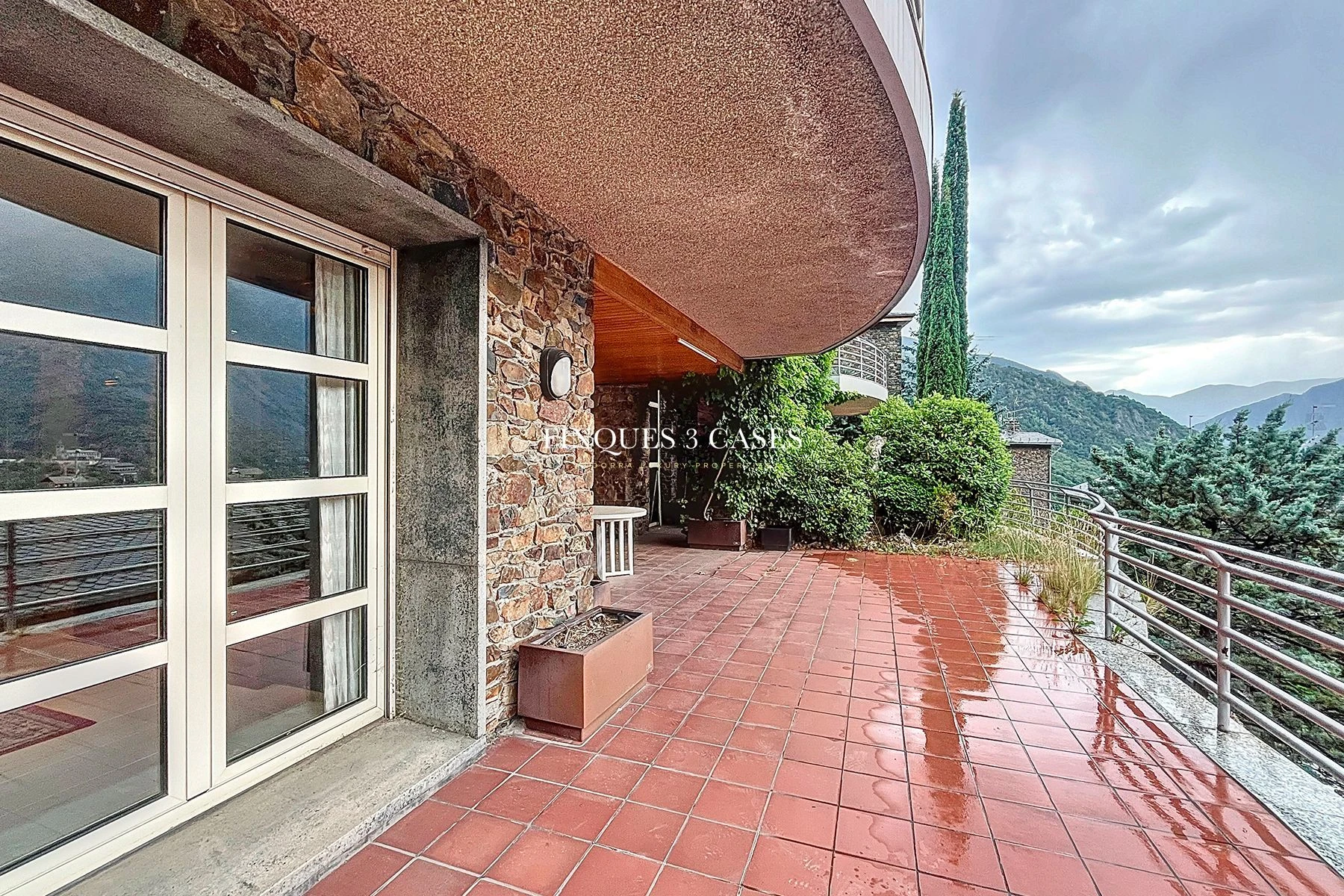 Large and Exclusive Chalet for Sale in Escaldes 16