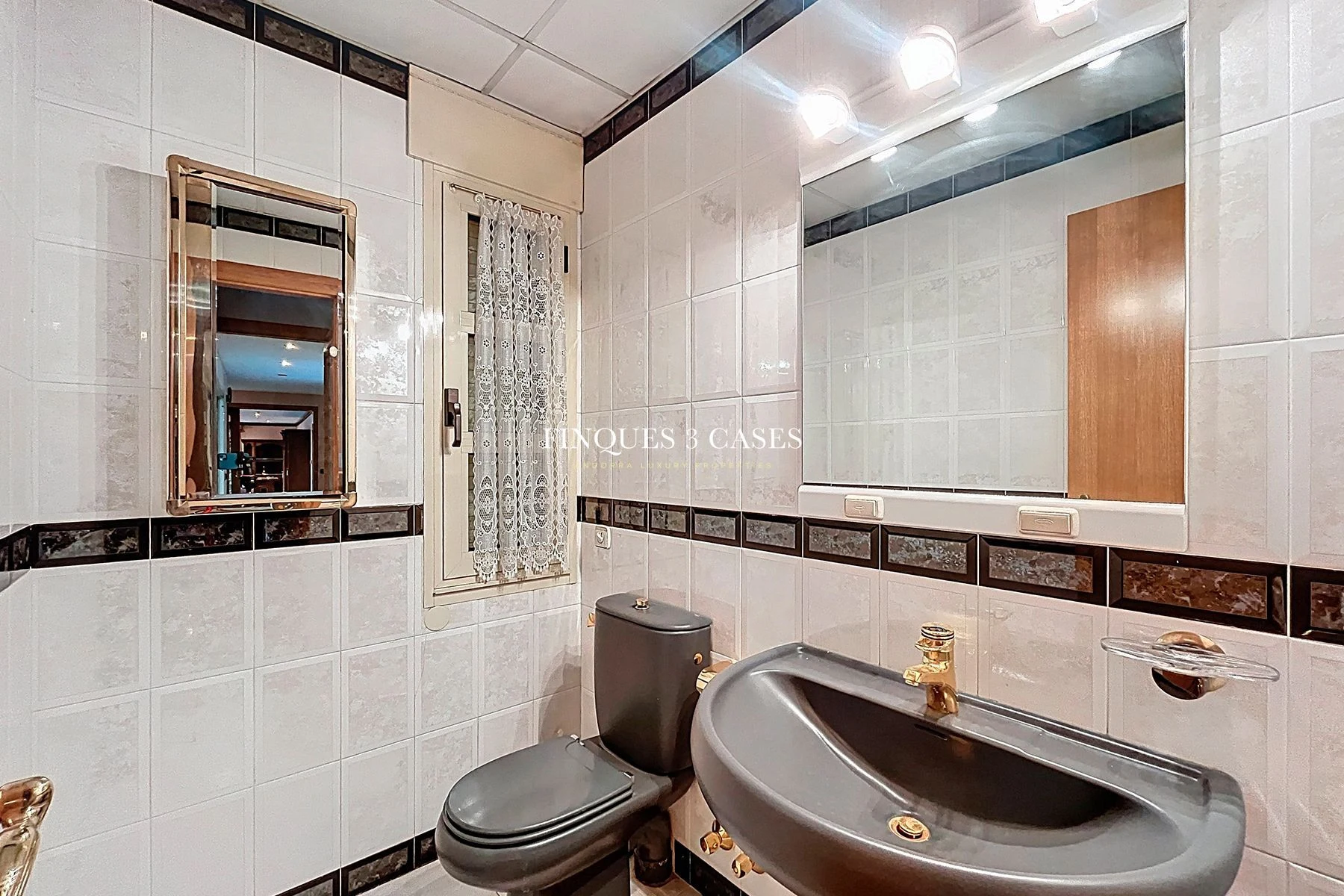Large and Exclusive Chalet for Sale in Escaldes 19
