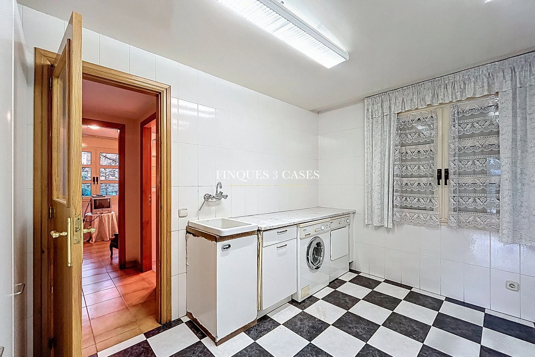 Large and Exclusive Chalet for Sale in Escaldes 22