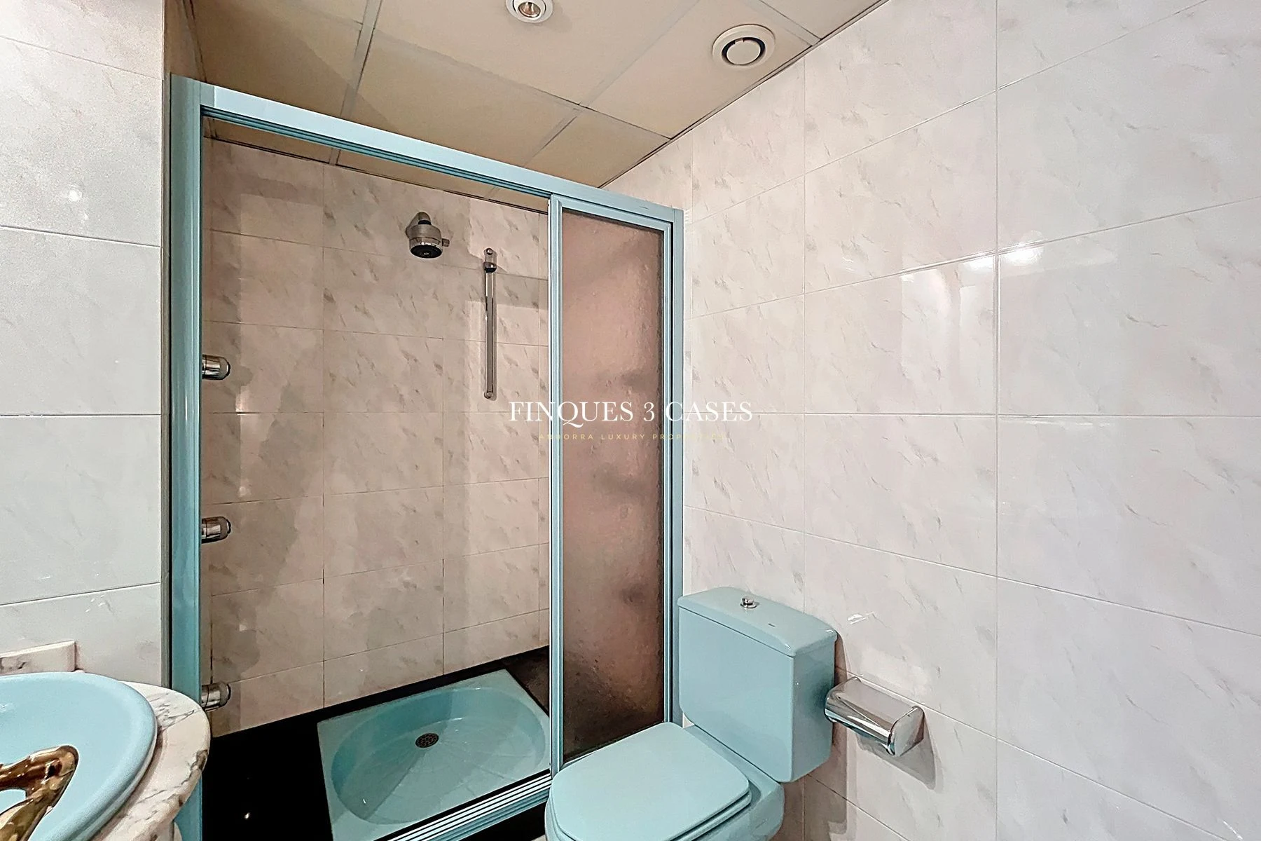 Large and Exclusive Chalet for Sale in Escaldes 25