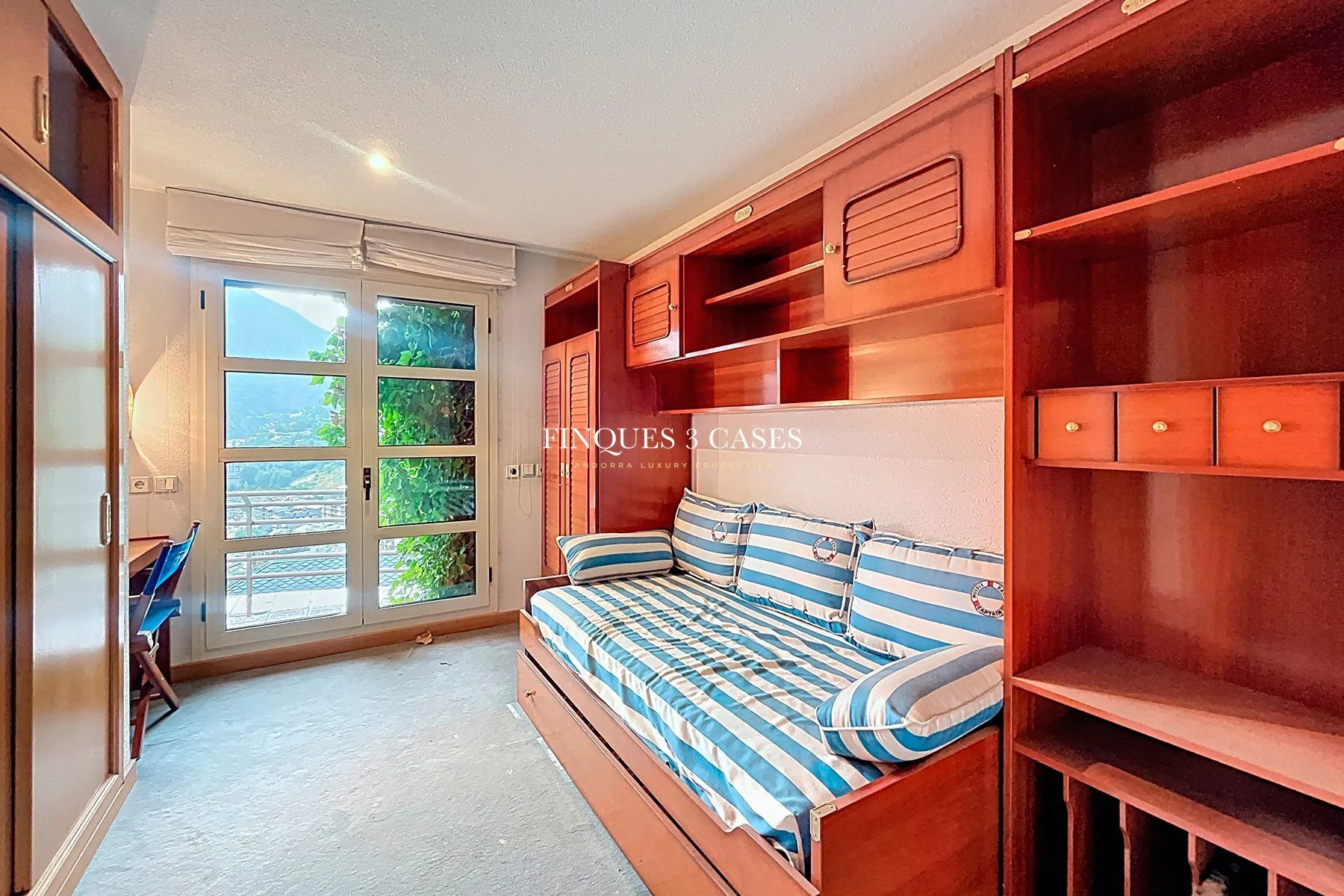 Large and Exclusive Chalet for Sale in Escaldes 28