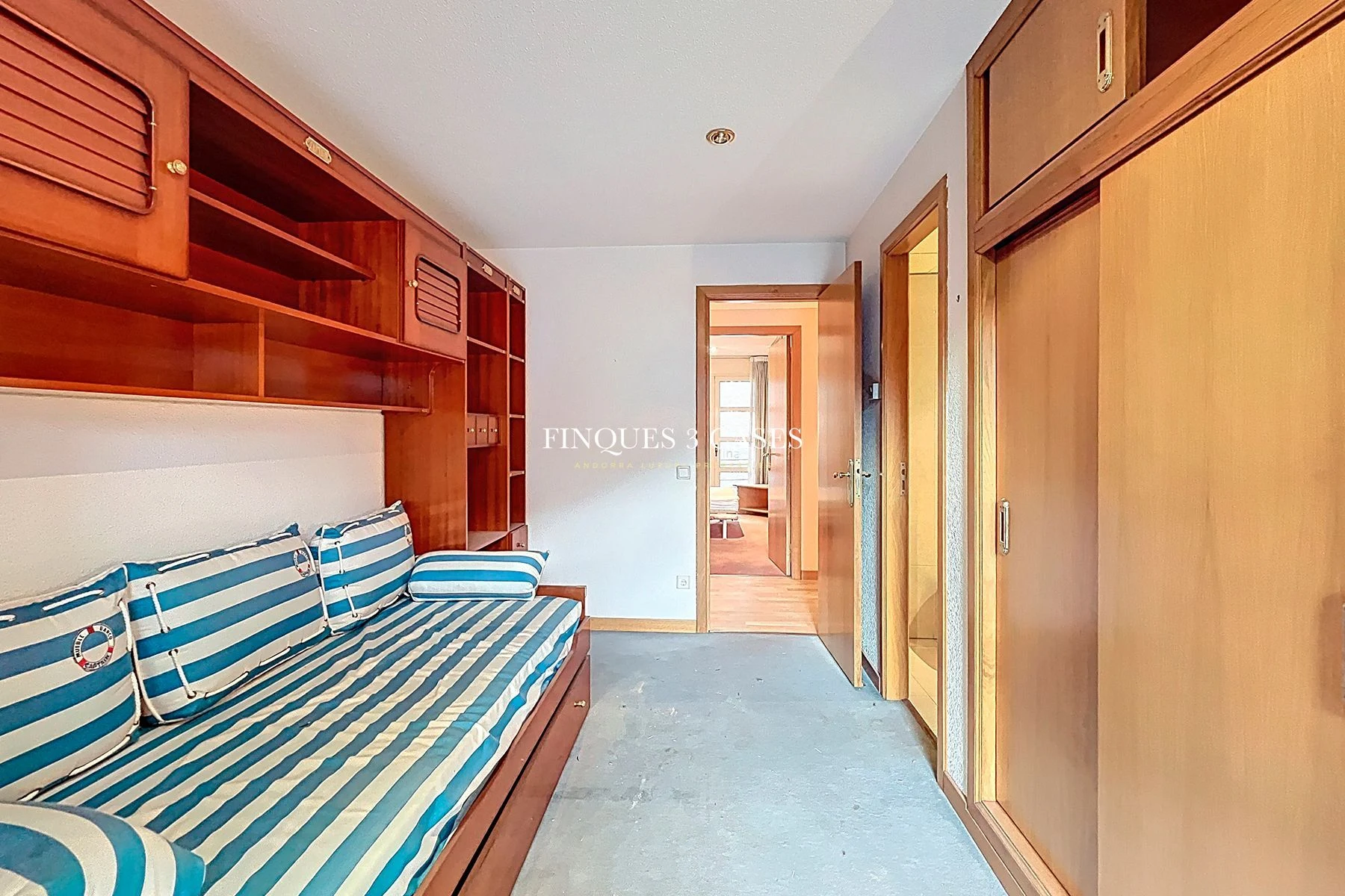 Large and Exclusive Chalet for Sale in Escaldes 31