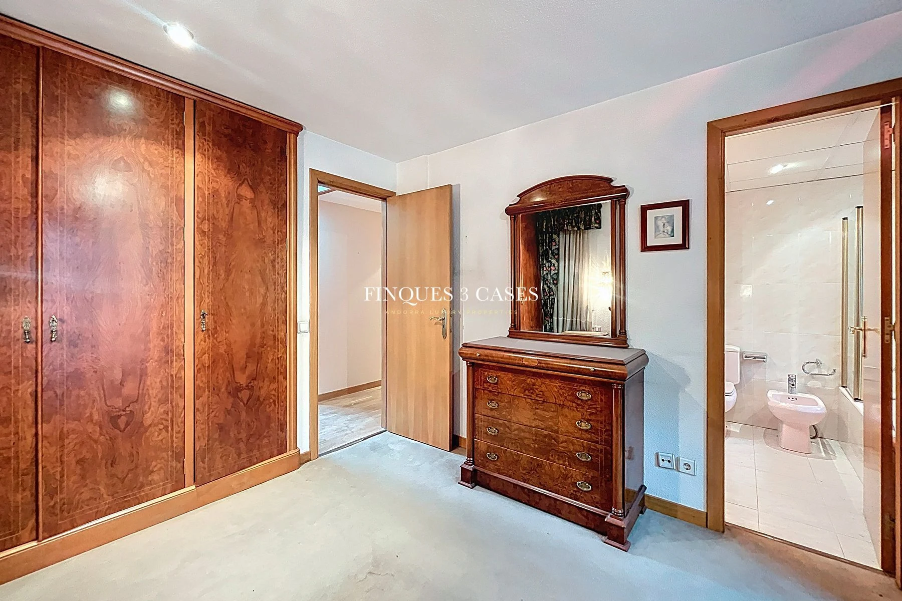 Large and Exclusive Chalet for Sale in Escaldes 35