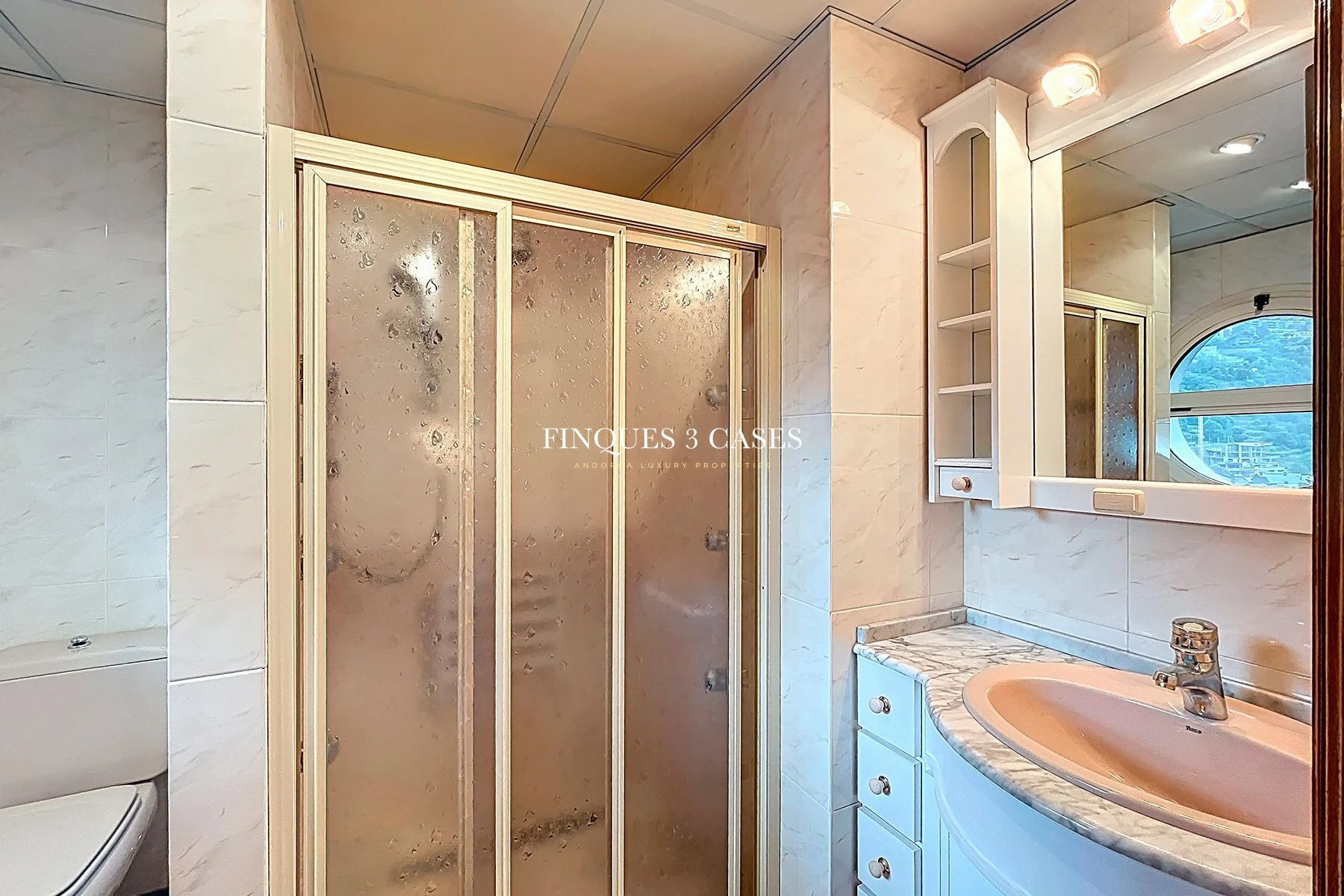 Large and Exclusive Chalet for Sale in Escaldes 37