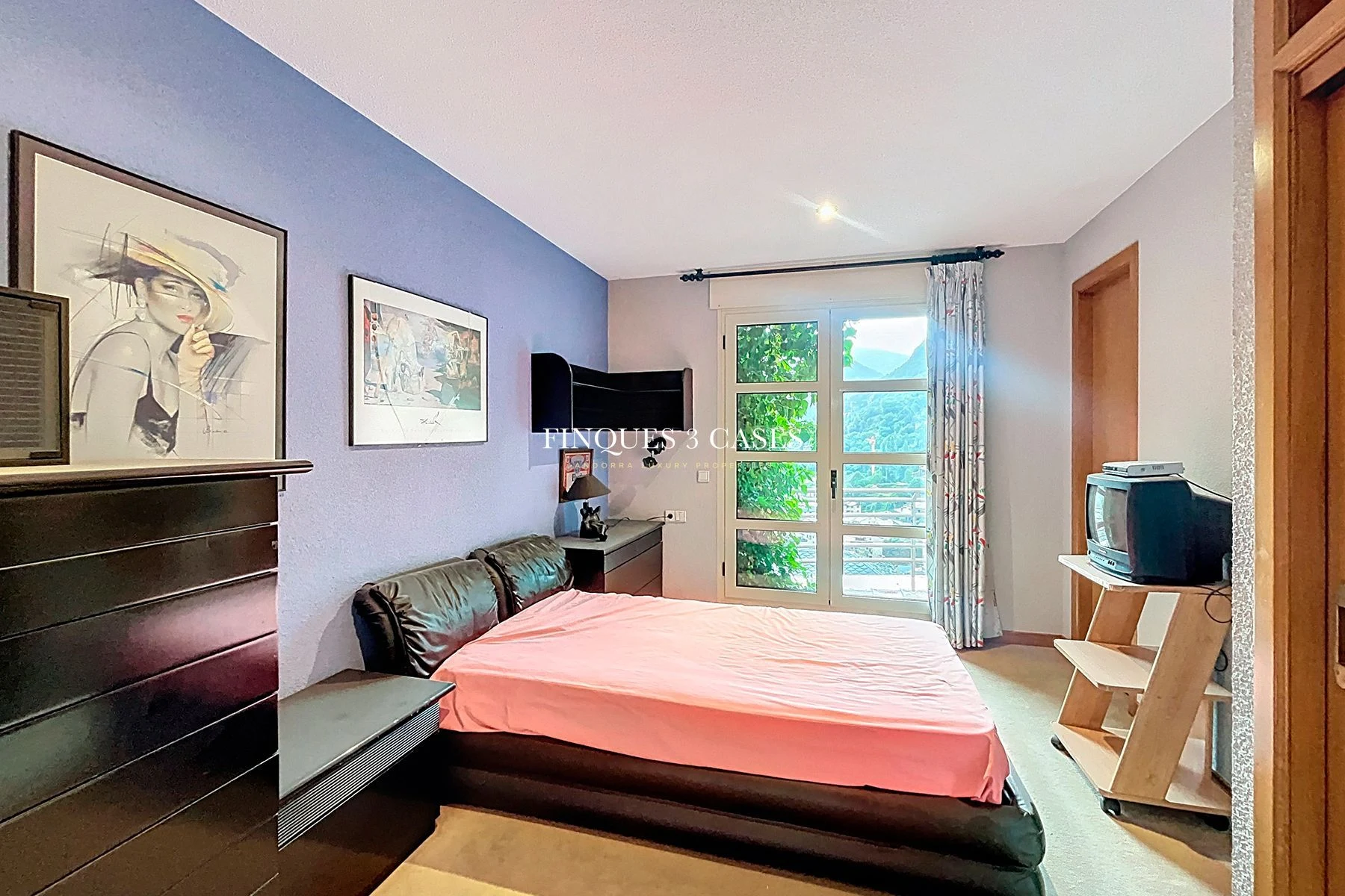 Large and Exclusive Chalet for Sale in Escaldes 39