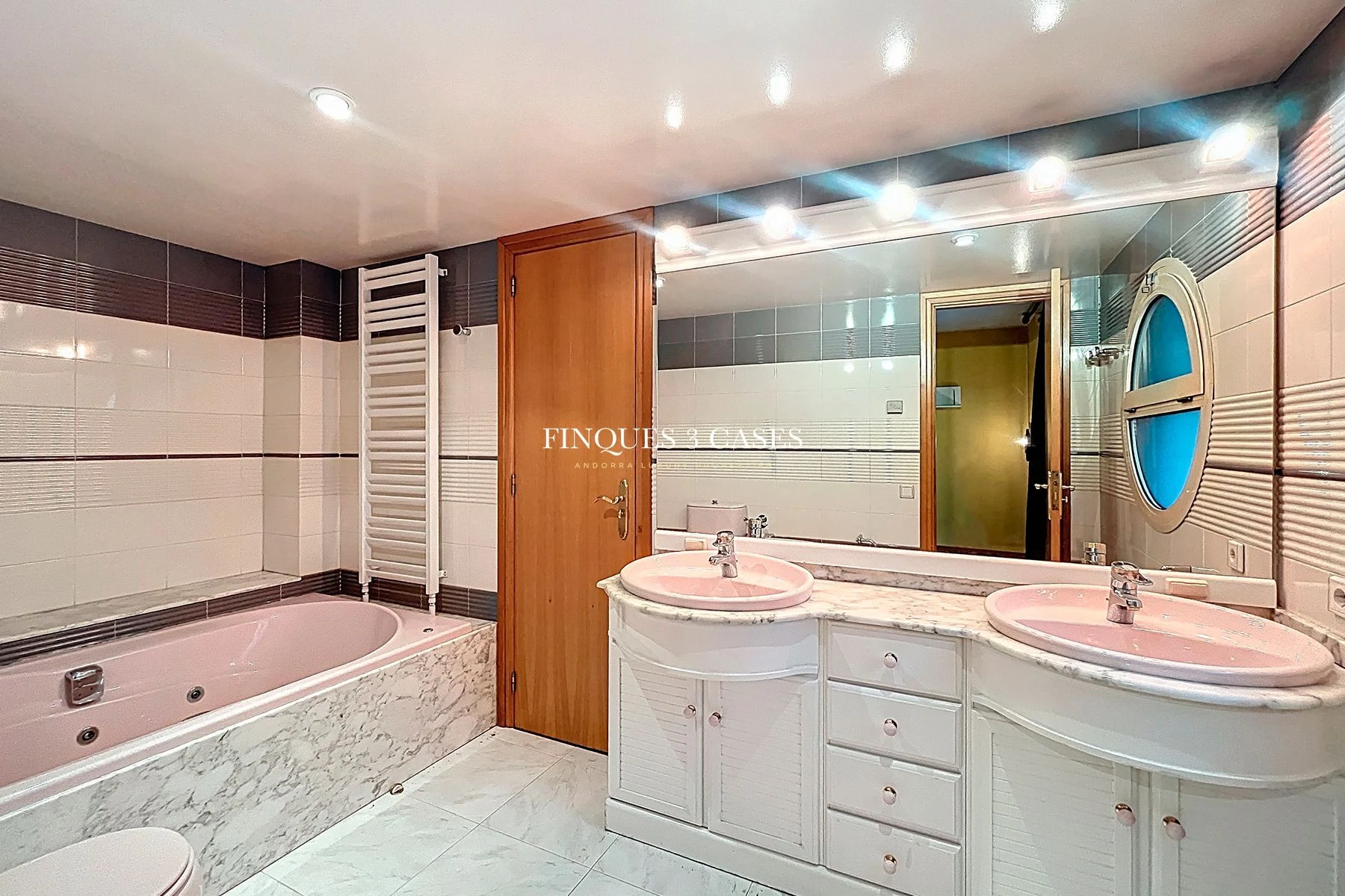 Large and Exclusive Chalet for Sale in Escaldes 42