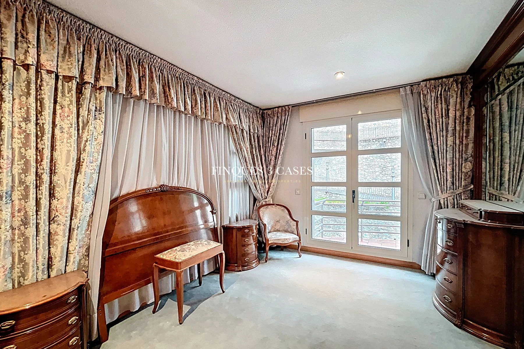 Large and Exclusive Chalet for Sale in Escaldes 47