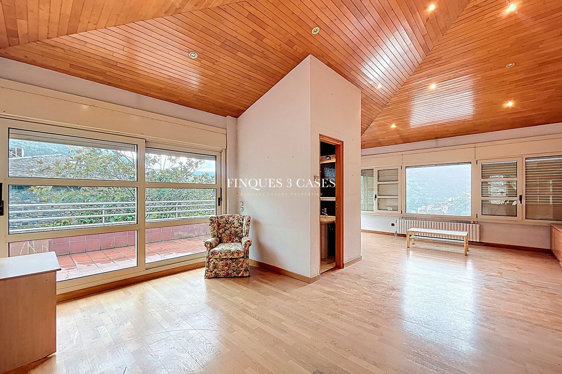 Large and Exclusive Chalet for Sale in Escaldes 50
