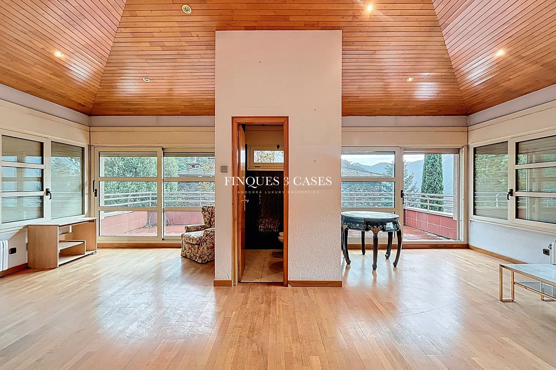 Large and Exclusive Chalet for Sale in Escaldes 52