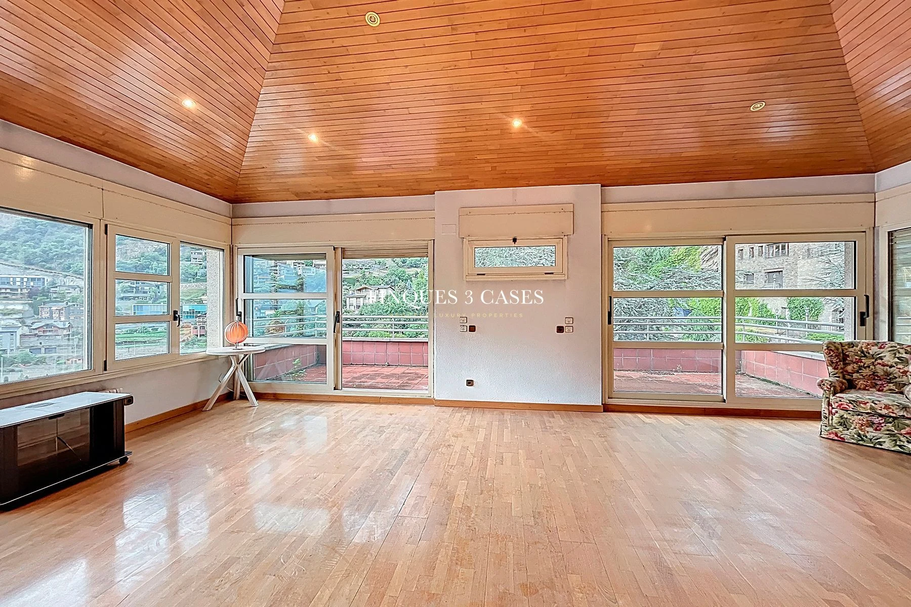Large and Exclusive Chalet for Sale in Escaldes 56