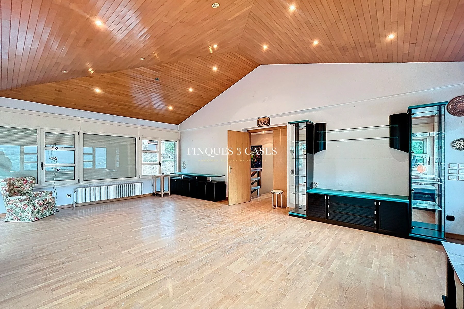 Large and Exclusive Chalet for Sale in Escaldes 57